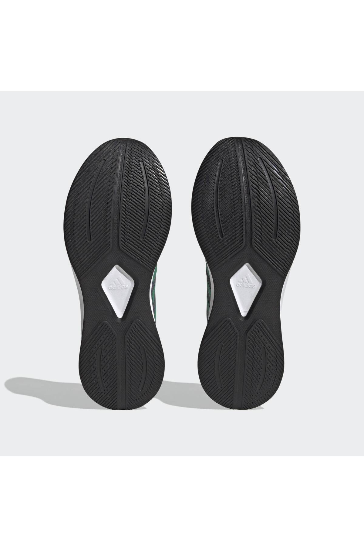 حذاء الجري adidas لون رمادي