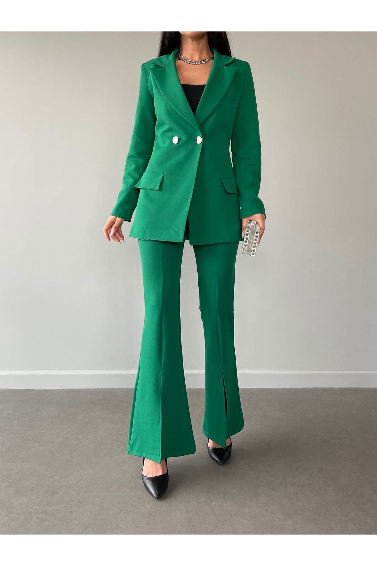 بدلة Female Clothing لون أخضر