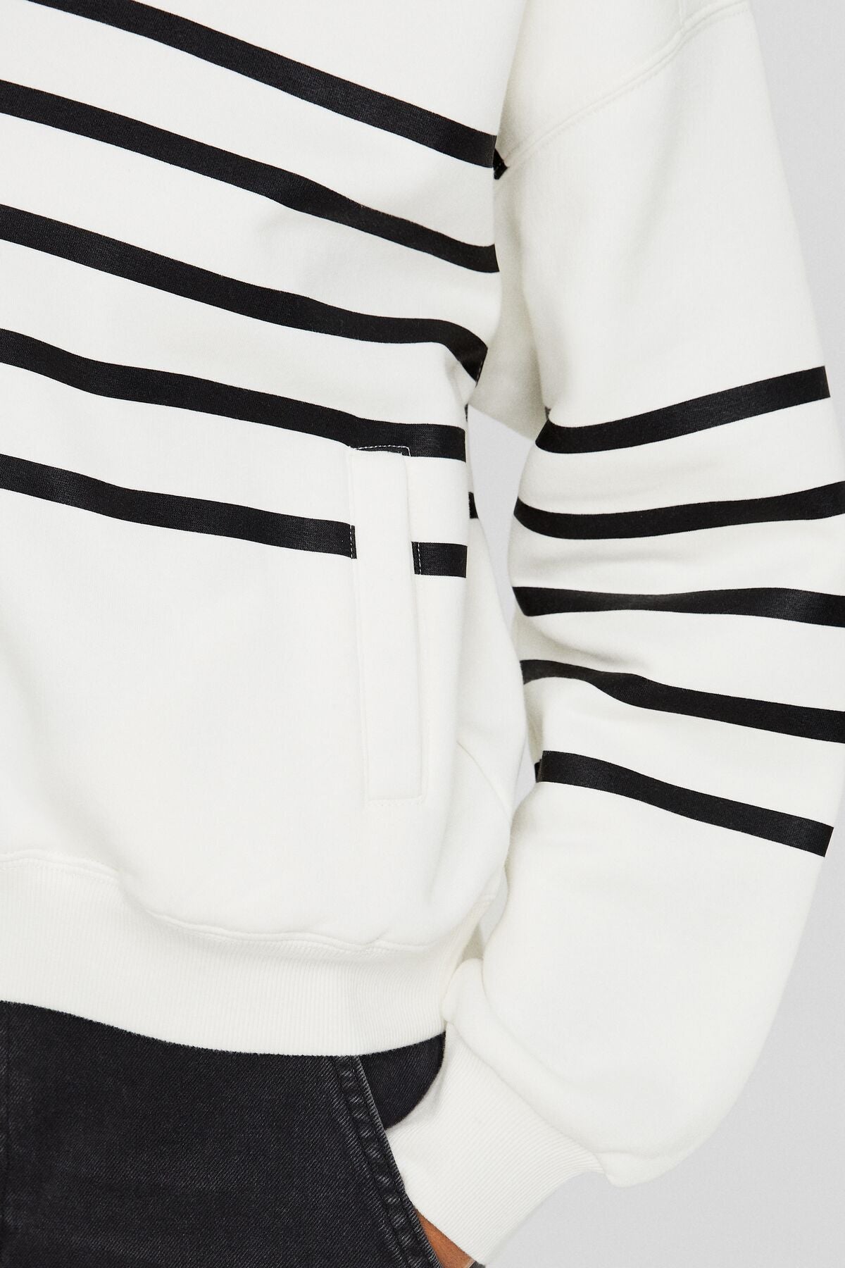 هودي Bershka لون أبيض