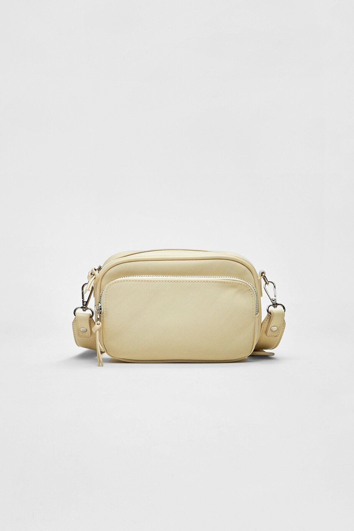 حقيبة كتف Stradivarius لون أبيض