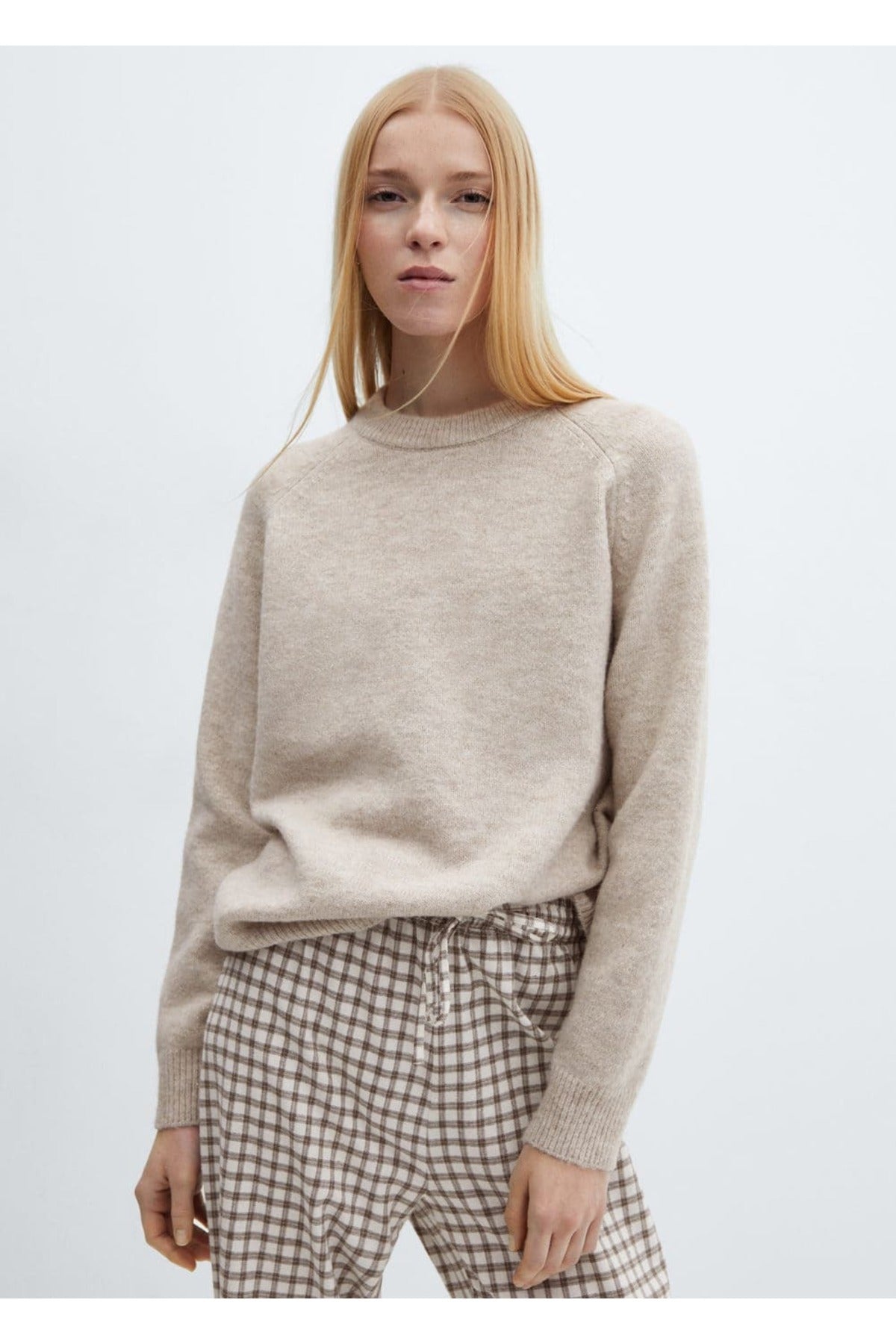 كنزة MANGO لون بيج