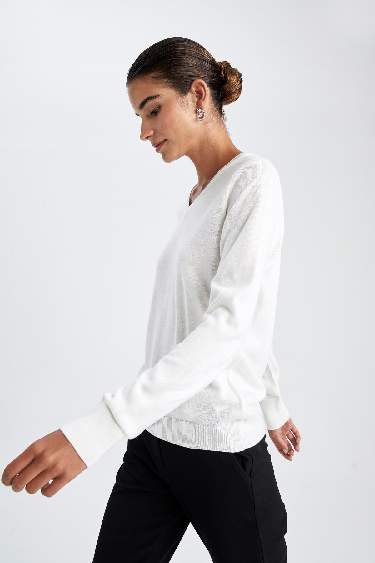 كنزة Defacto لون بيج فاتح