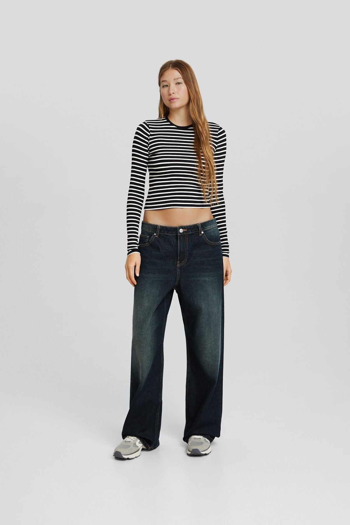 تيشيرت Bershka لون أبيض