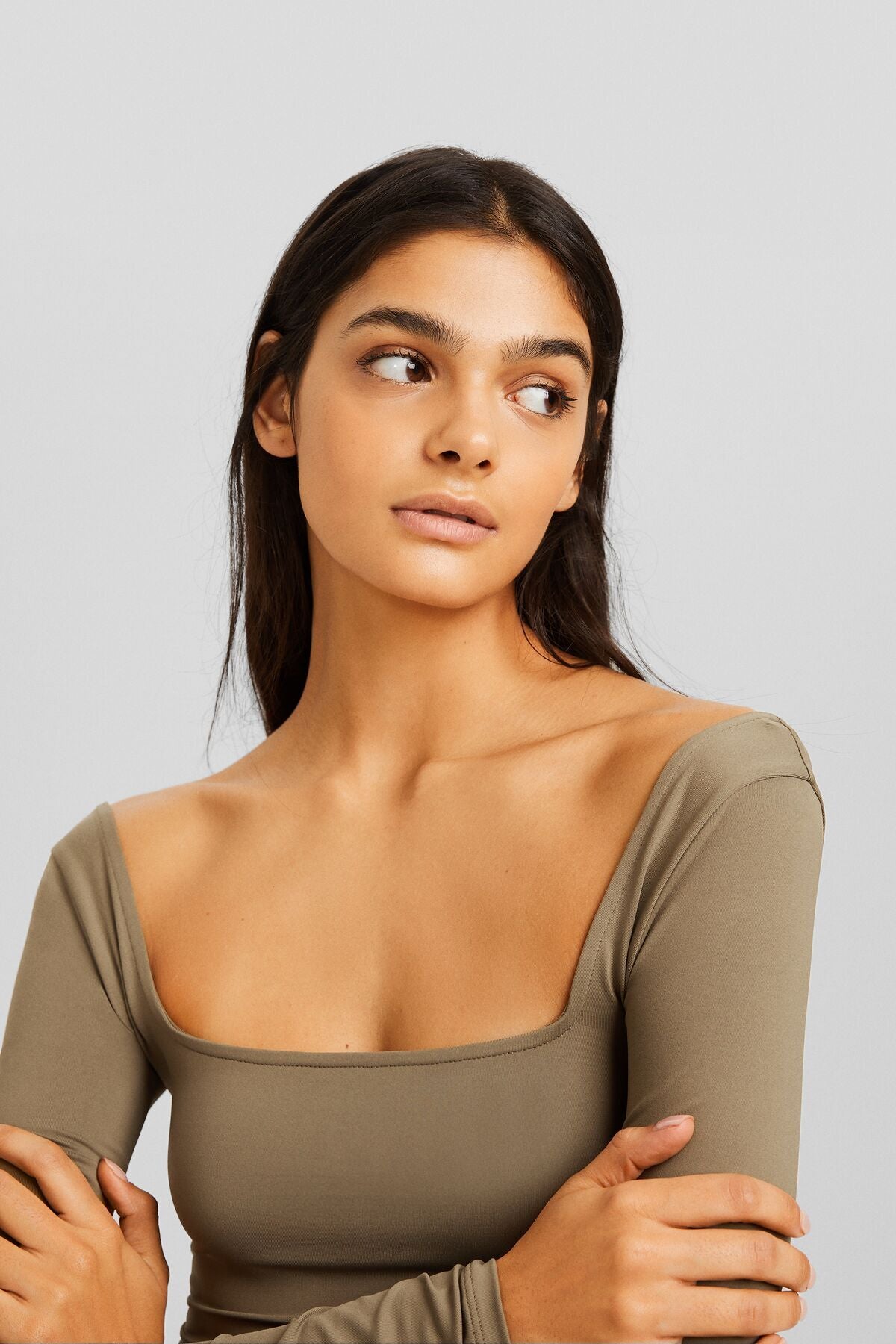 Body Bershka لون كاكي