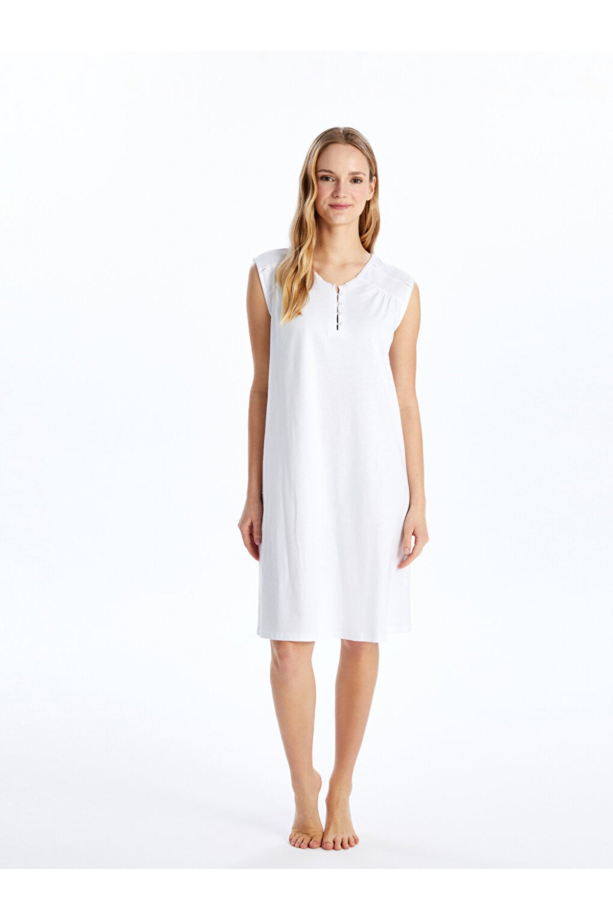 طقم بيجاما LC Waikiki لون أبيض