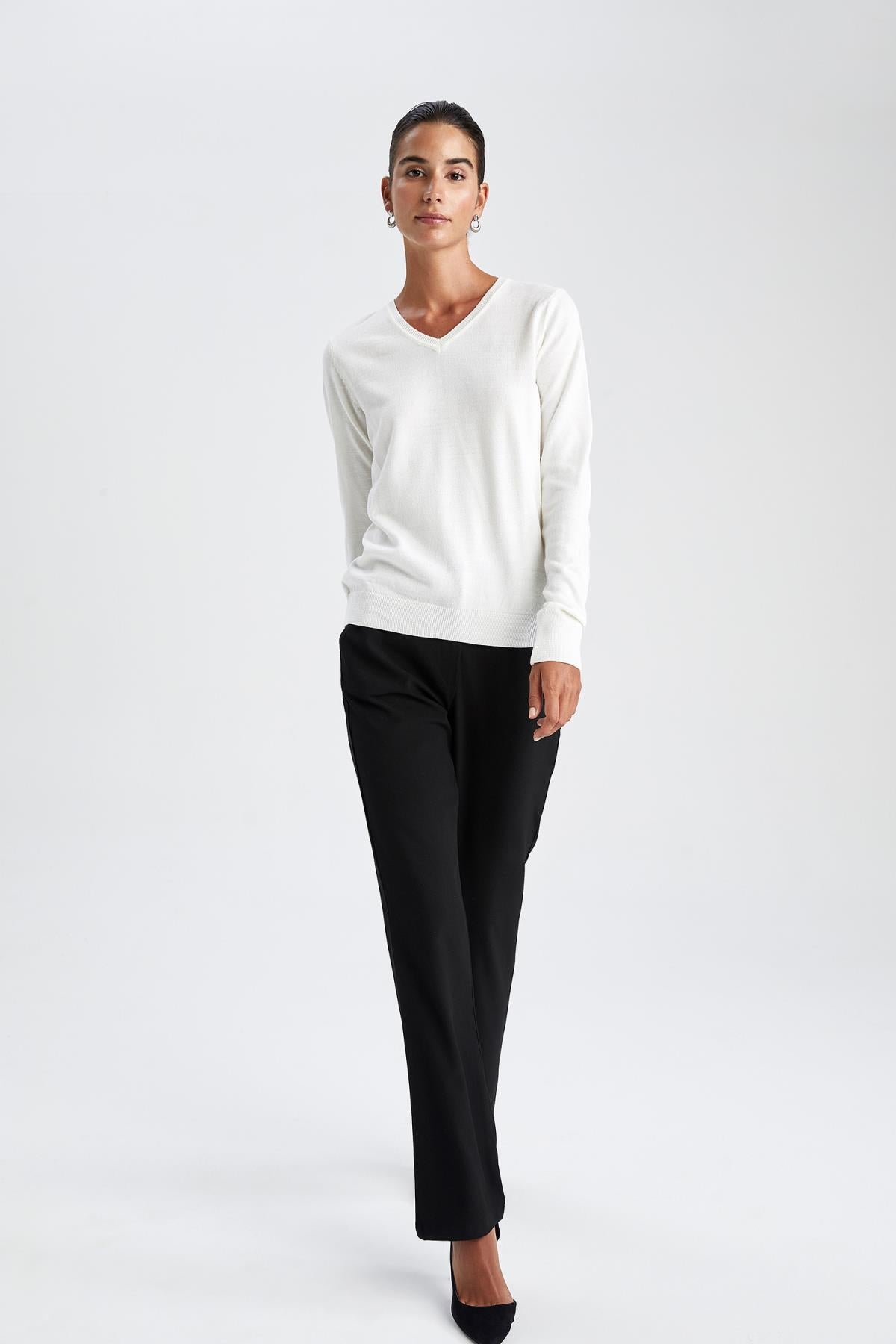 كنزة Defacto لون بيج فاتح