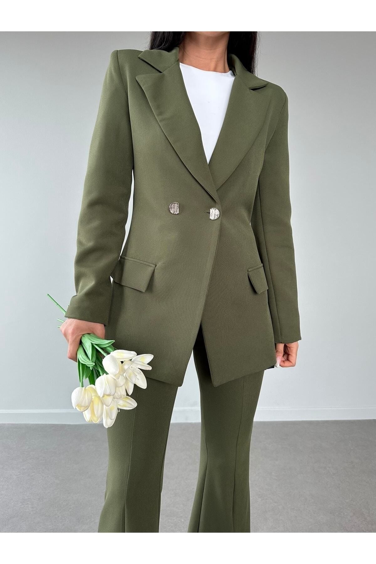 بدلة Female Clothing لون كاكي