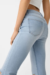 جينز Bershka لون أزرق غامق
