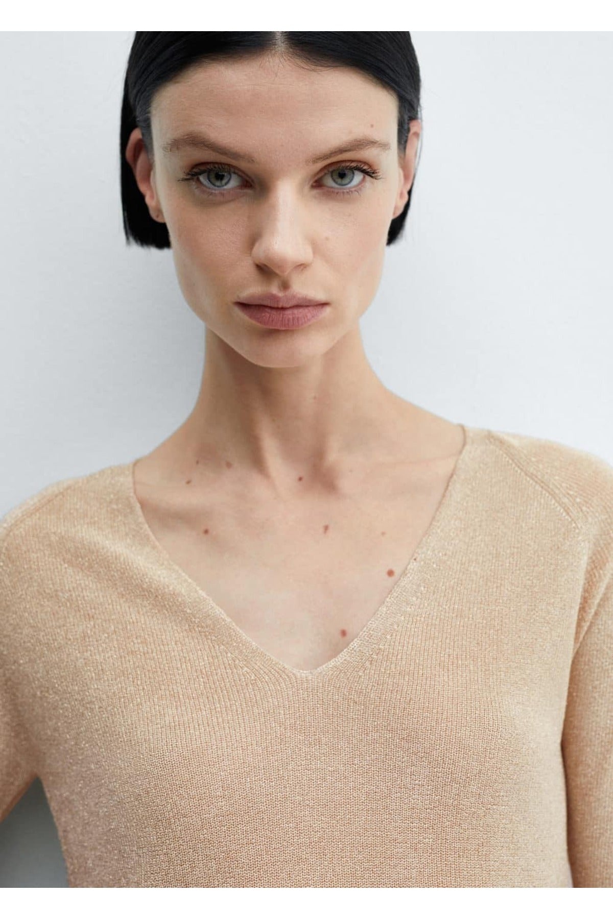 كنزة MANGO لون ذهبي