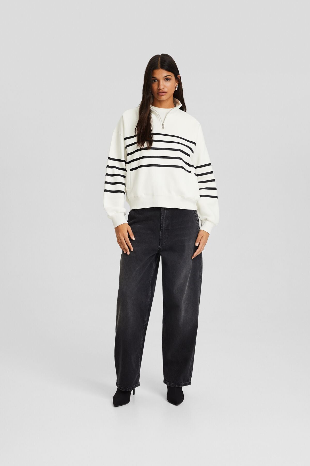 هودي Bershka لون أبيض