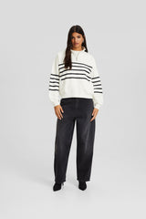 هودي Bershka لون أبيض