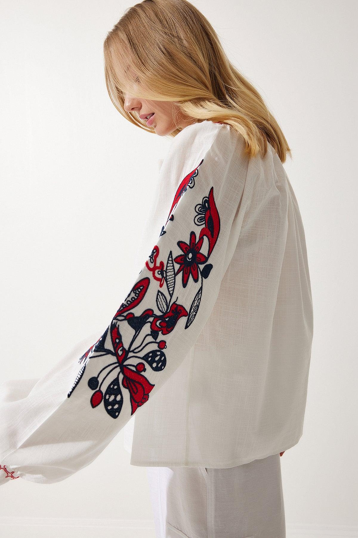 بلوزة Happiness İstanbul لون أبيض