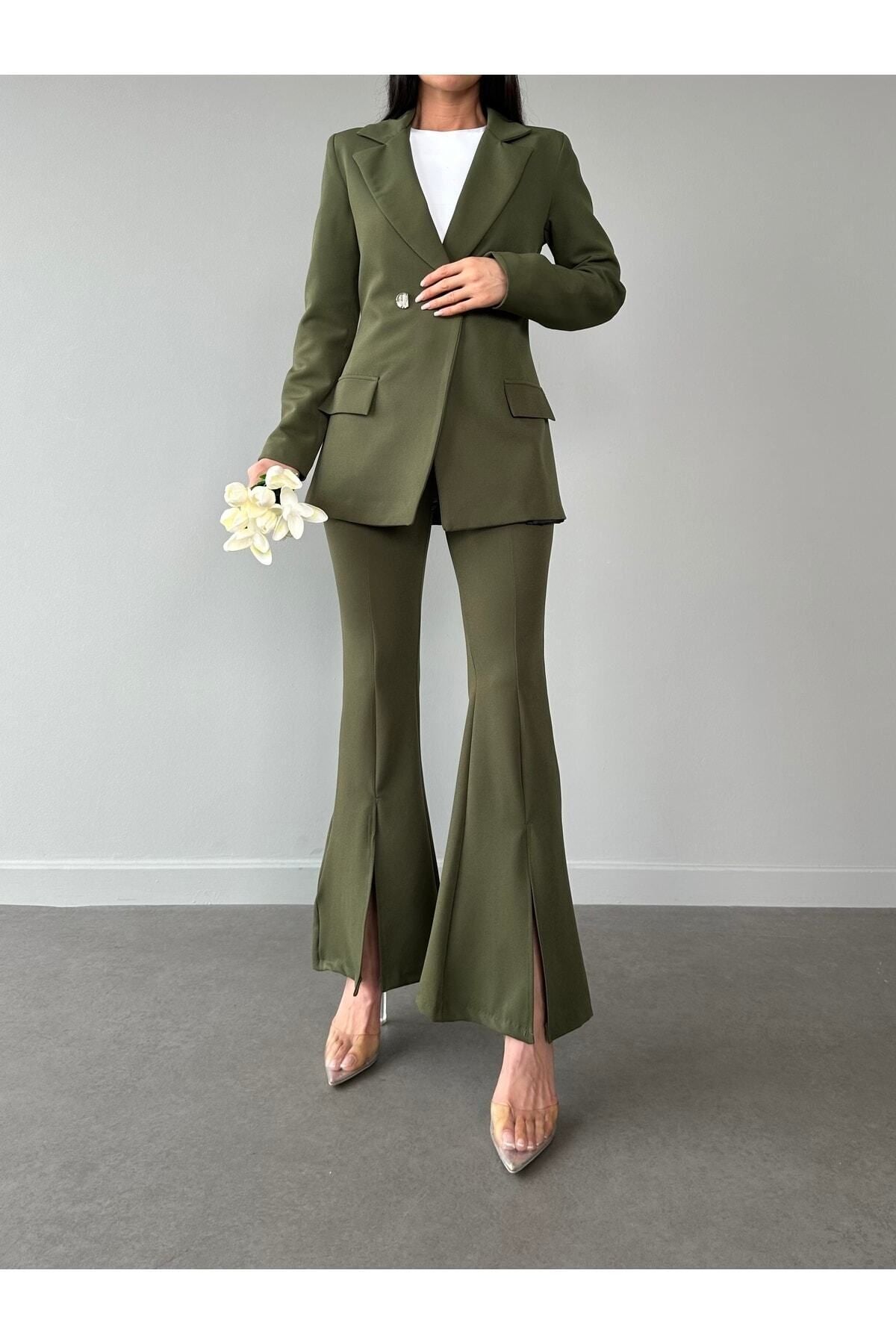 بدلة Female Clothing لون كاكي