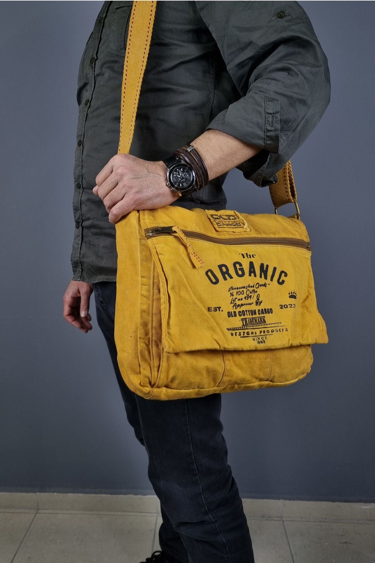 حقيبة كتف عملية old cotton cargo لون كاكي