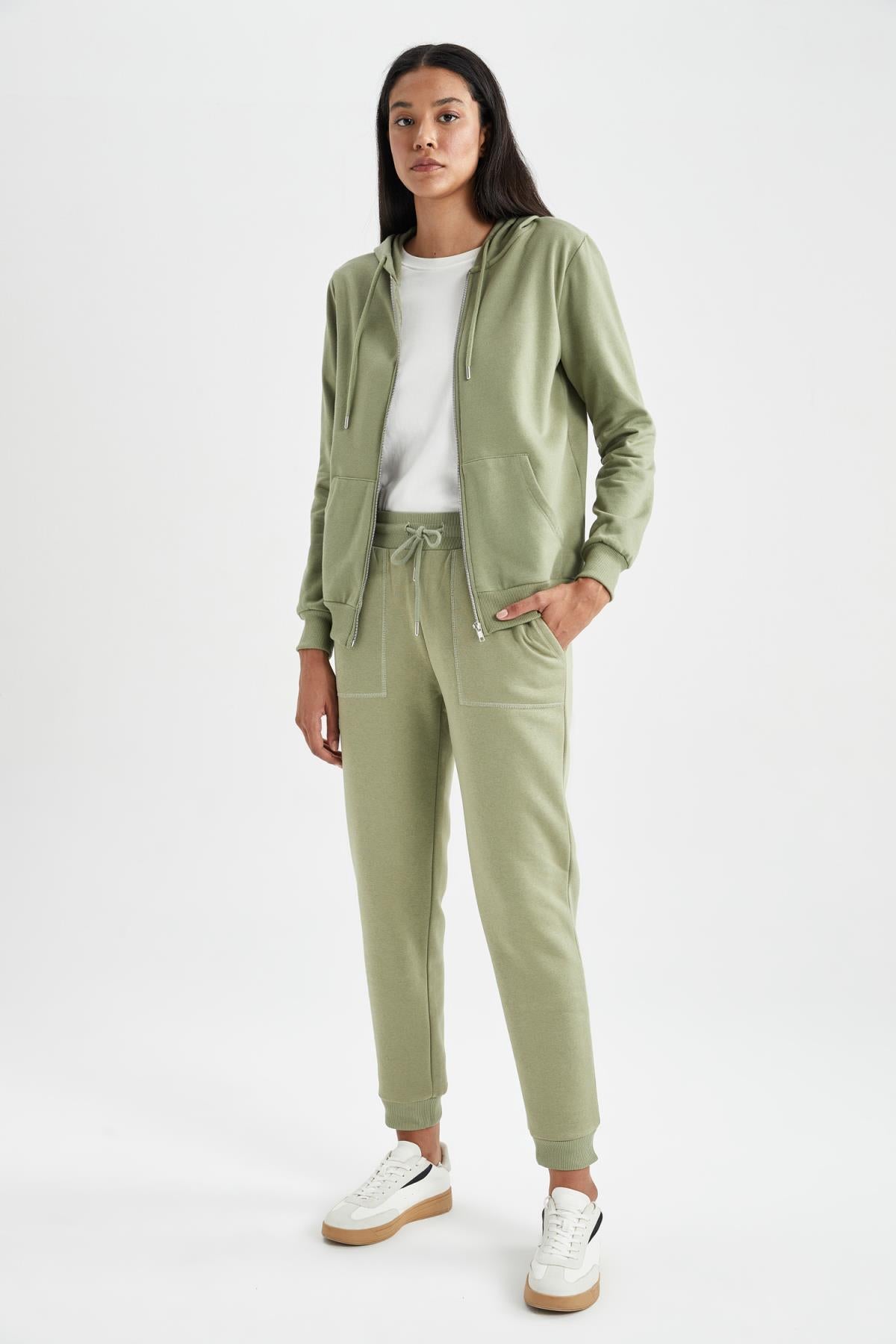 جاكيت خفيف Defacto لون كاكي