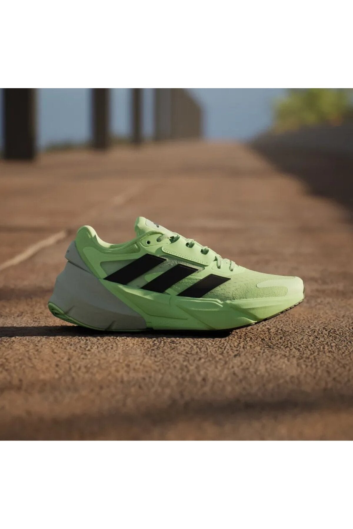 حذاء الجري adidas لون أخضر