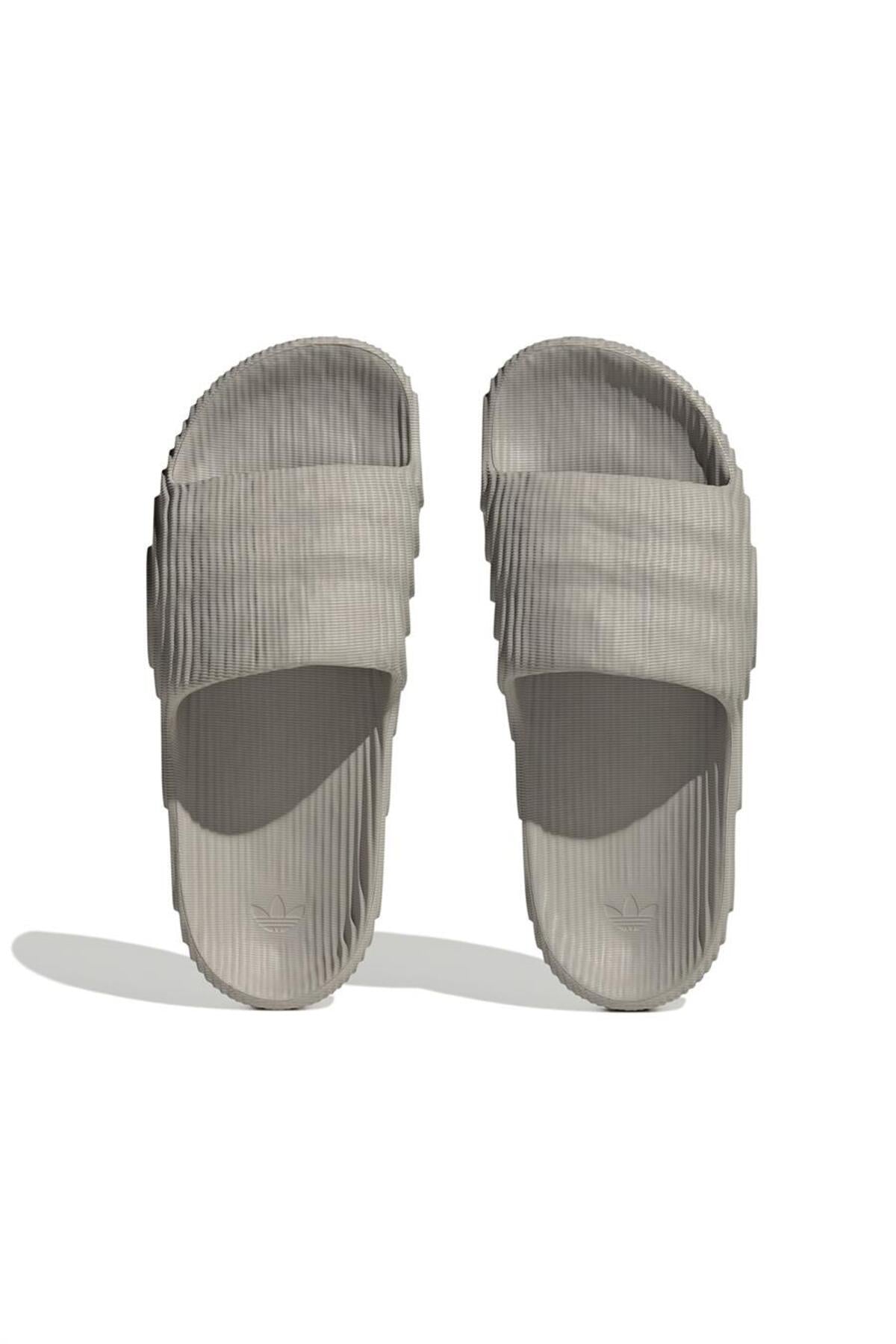 شبشب adidas لون بني
