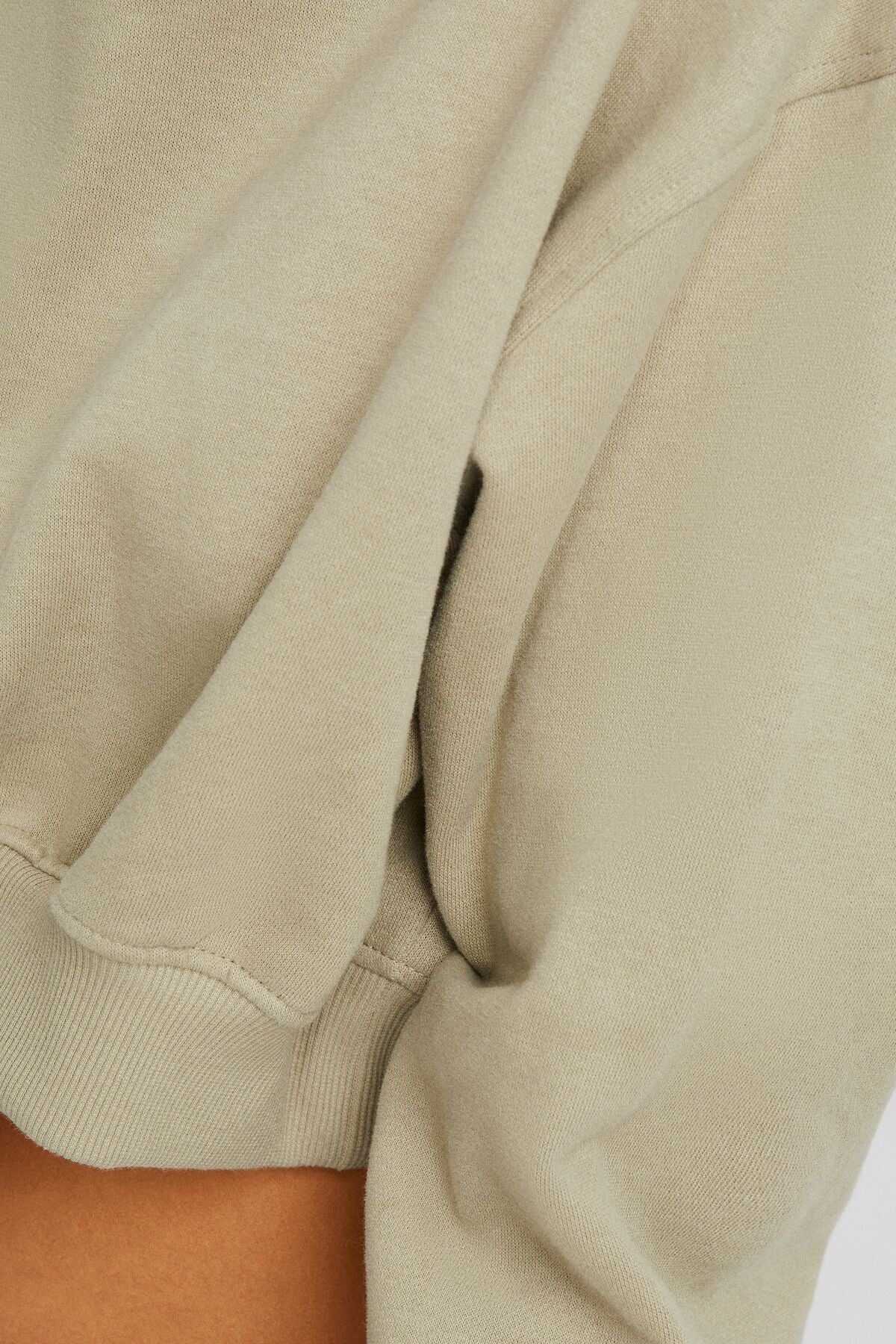 هودي Bershka لون كاكي