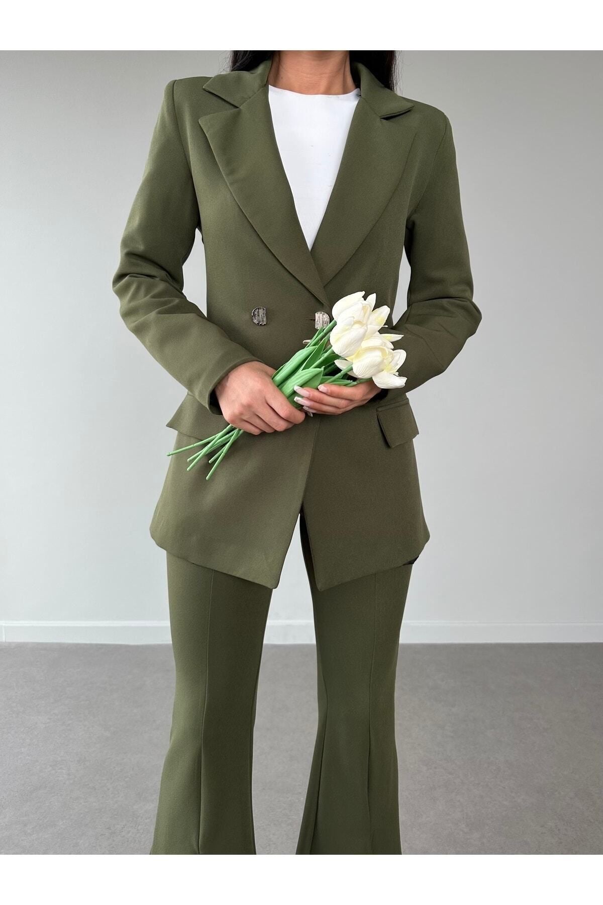 بدلة Female Clothing لون كاكي