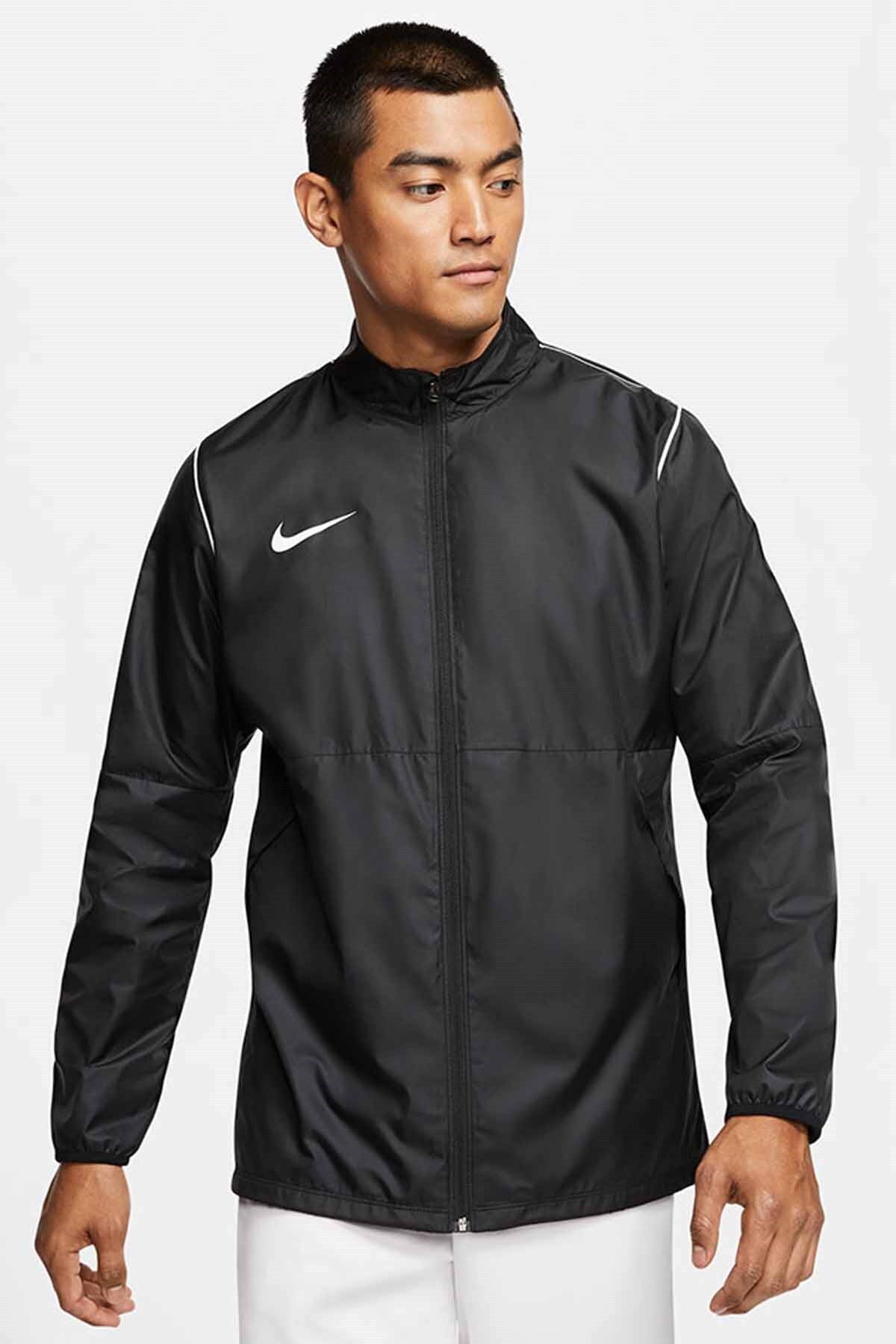 معطف واق من المطر & الرياح Nike لون أسود