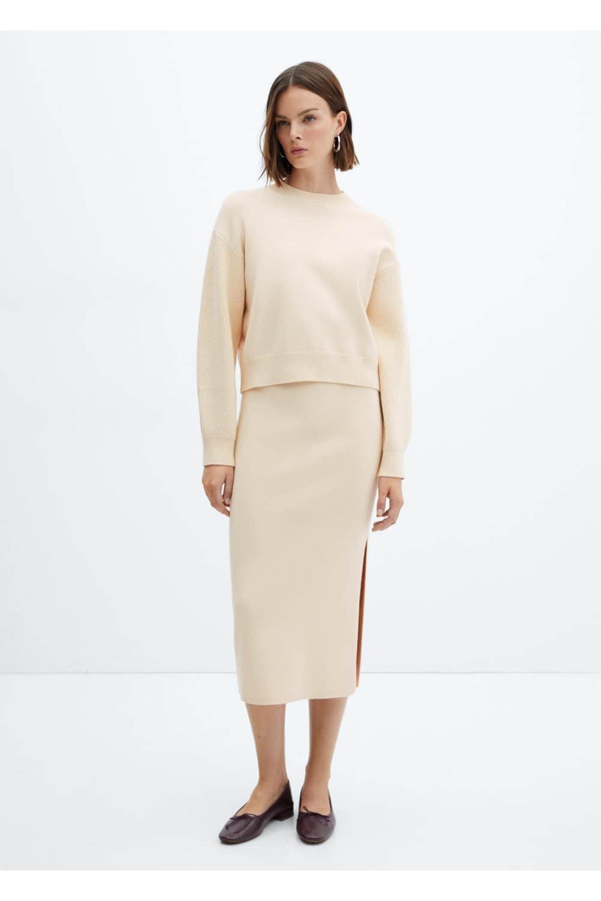 كنزة MANGO لون بيج فاتح