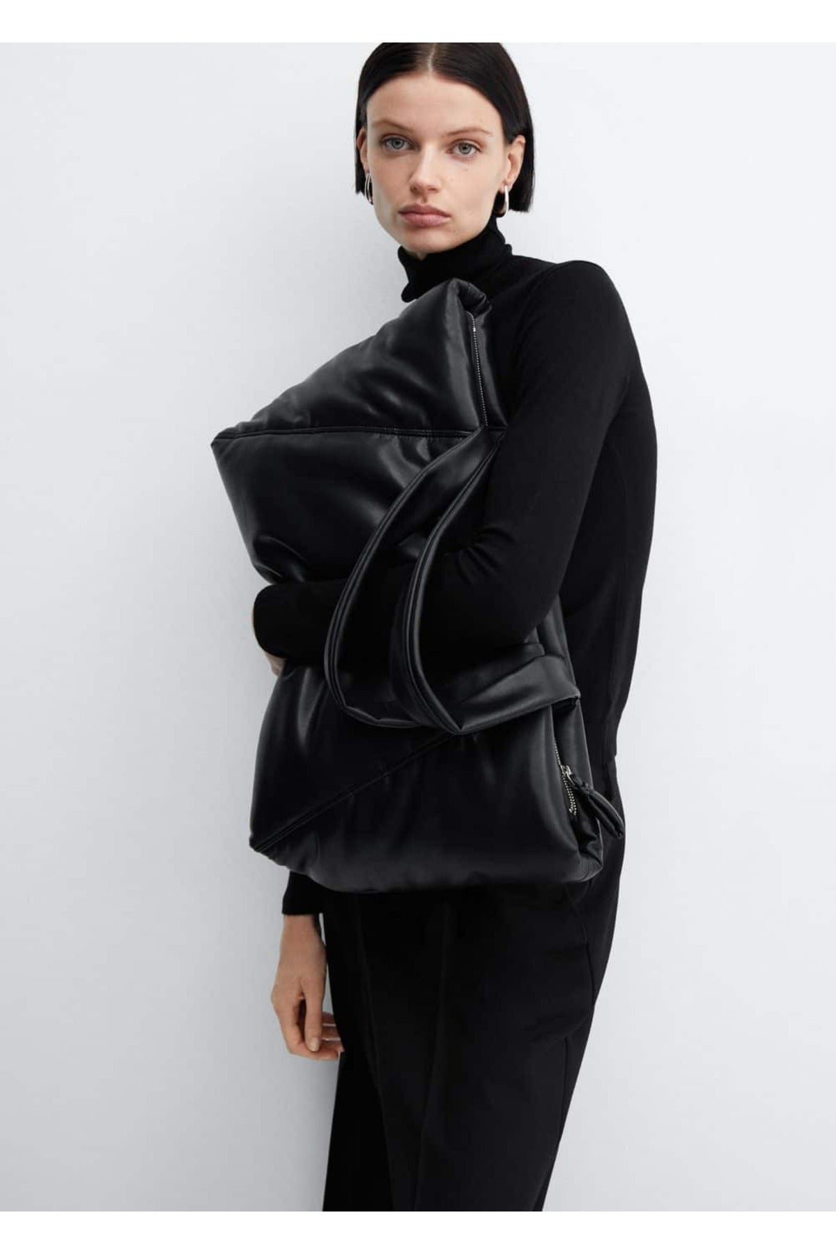 كنزة MANGO لون أسود