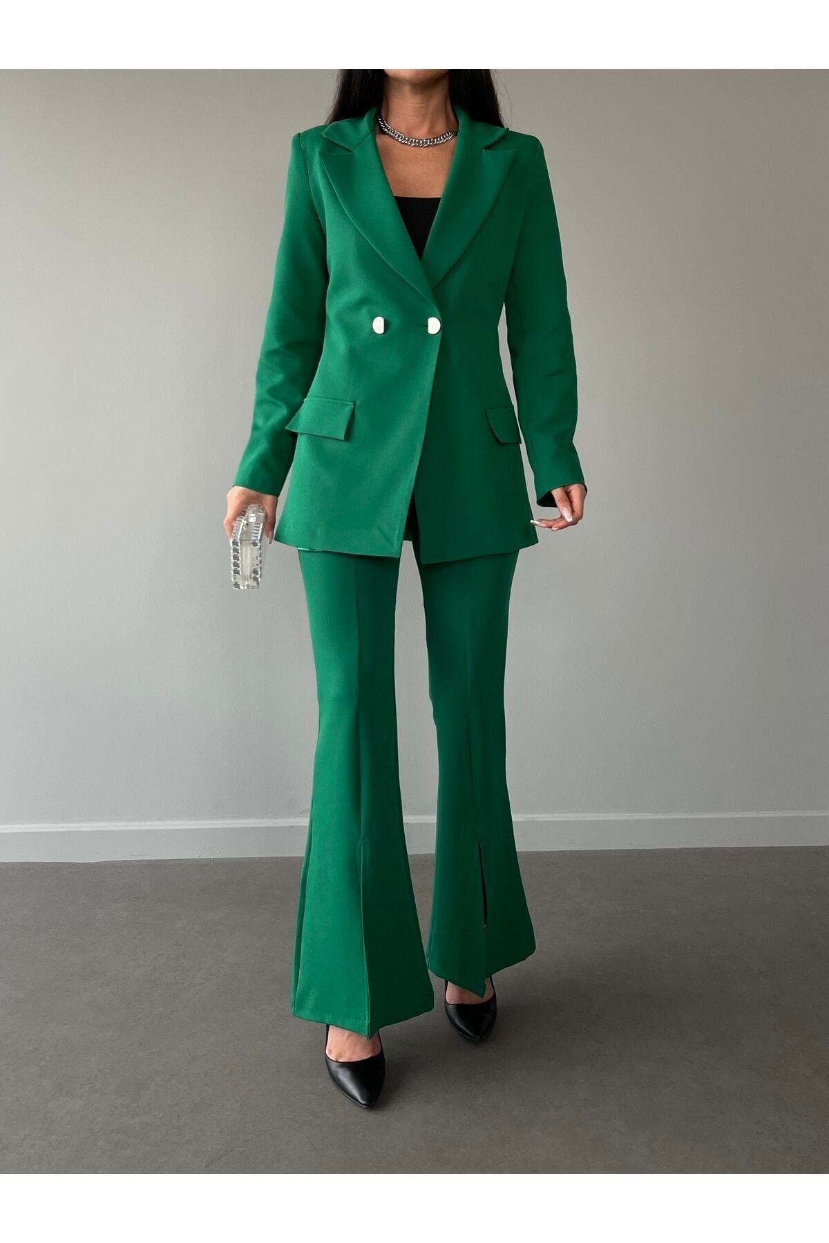 بدلة Female Clothing لون أخضر