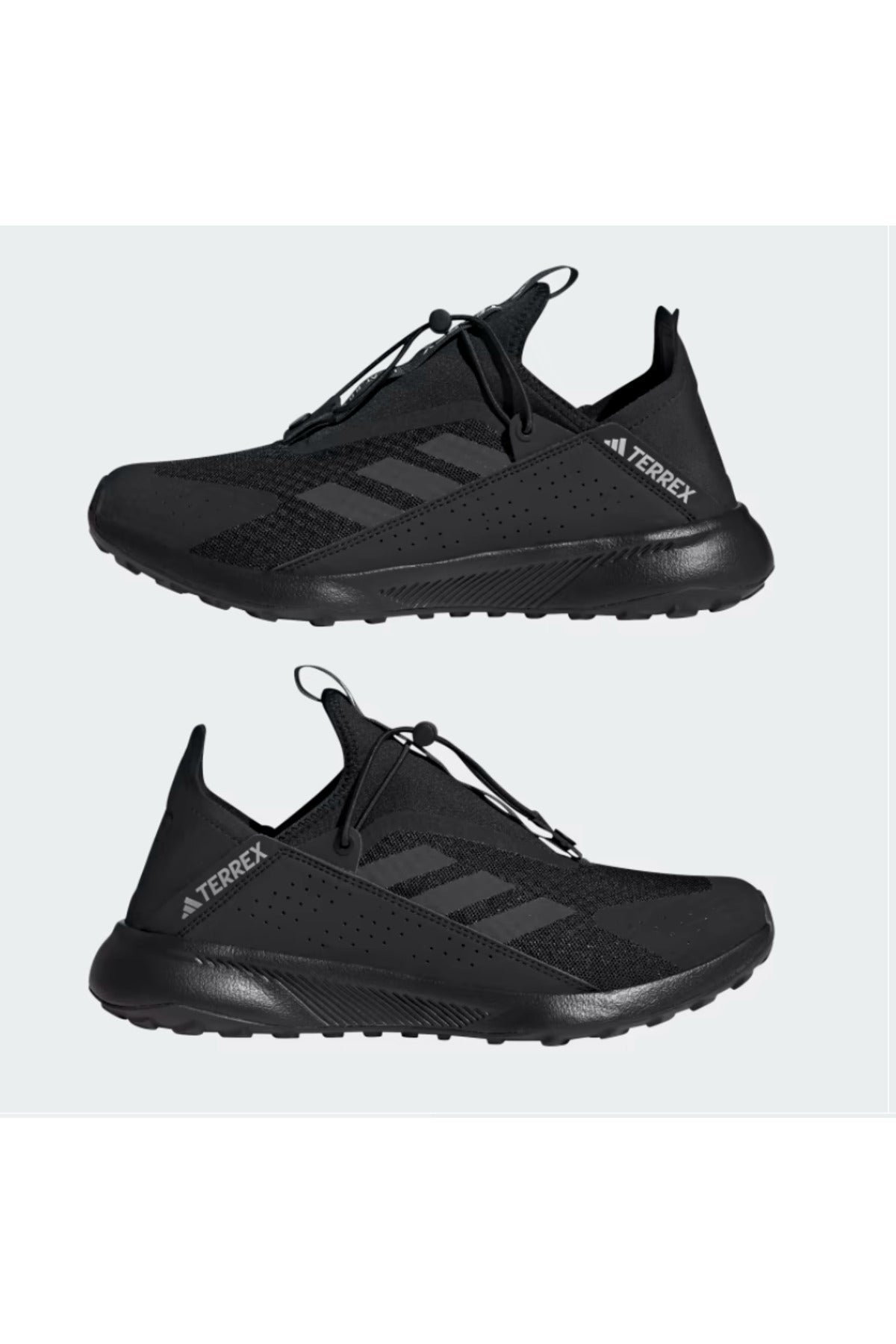 حذاء الخارج adidas لون أسود