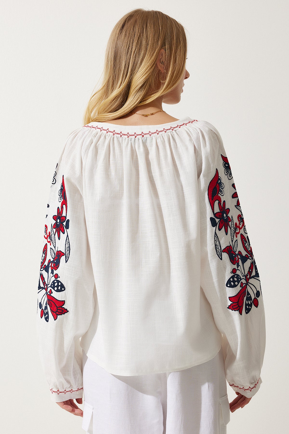 بلوزة Happiness İstanbul لون أبيض