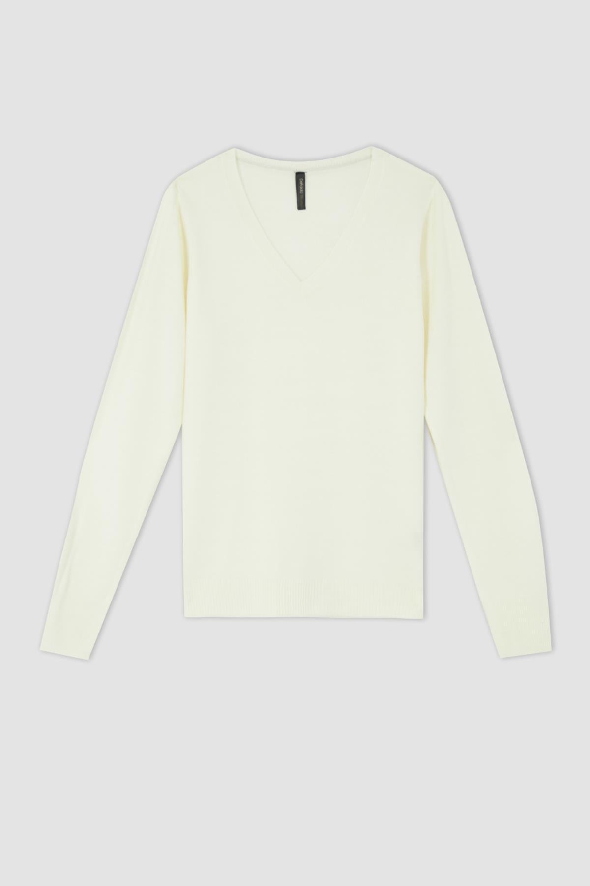 كنزة Defacto لون بيج فاتح