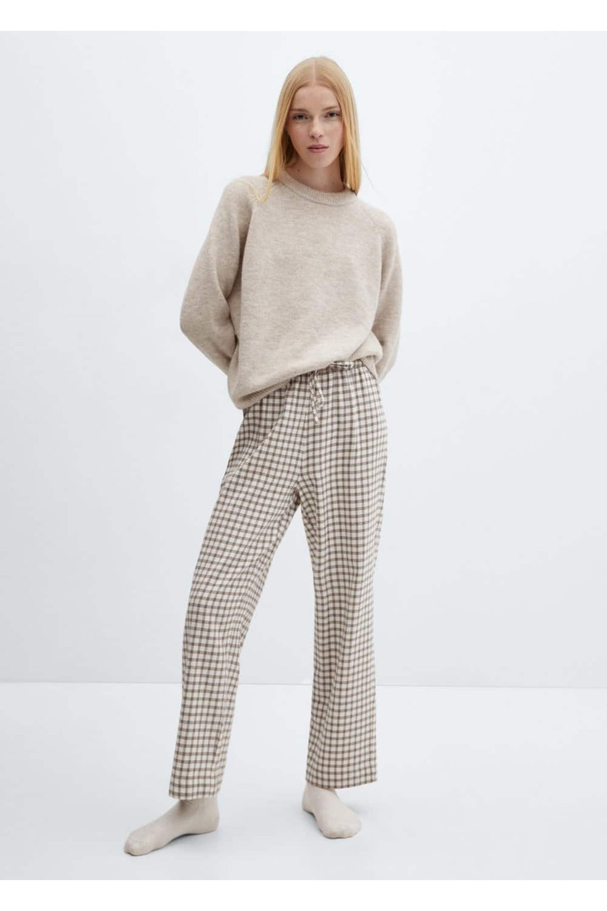 كنزة MANGO لون بيج