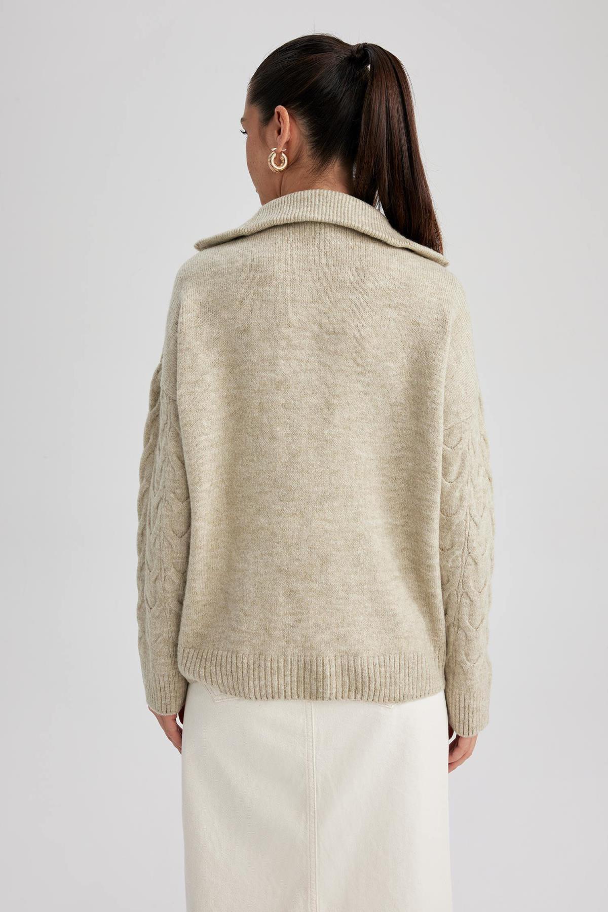 كنزة Defacto لون بيج