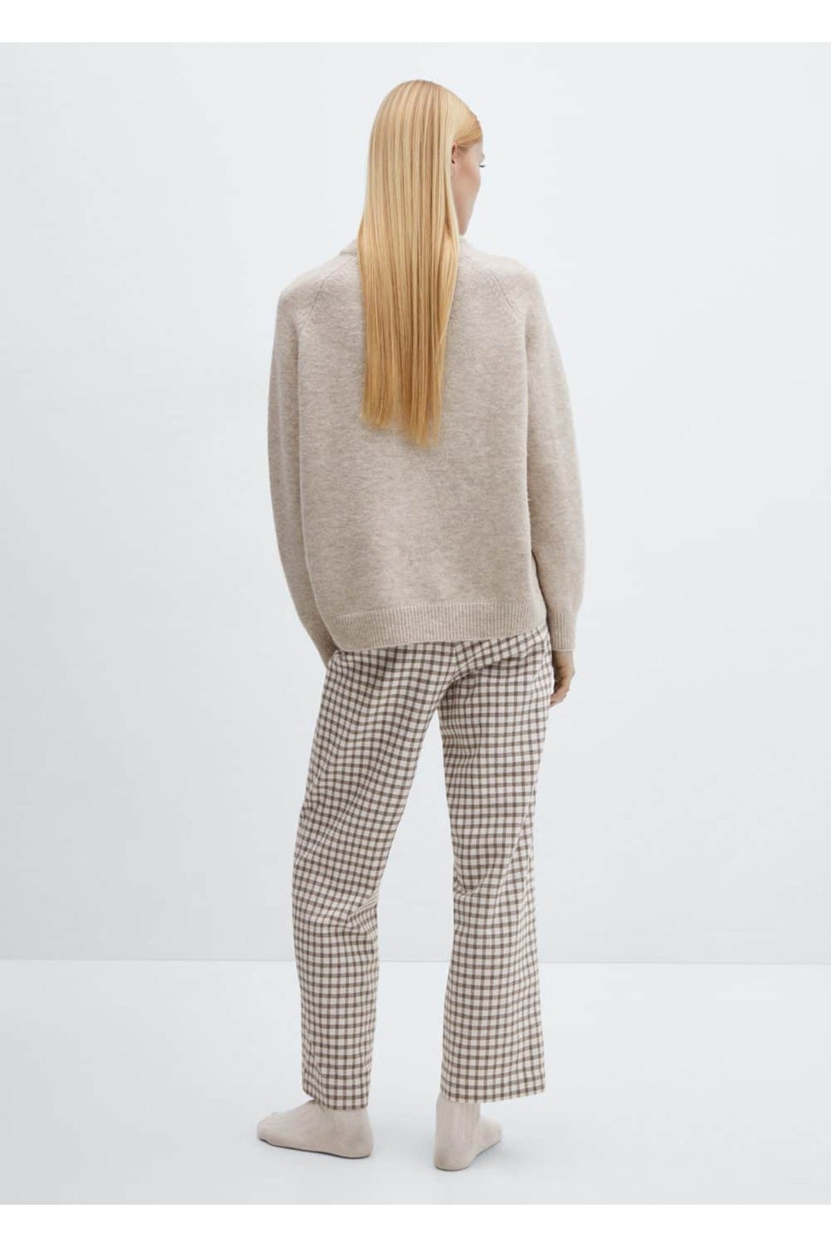 كنزة MANGO لون بيج