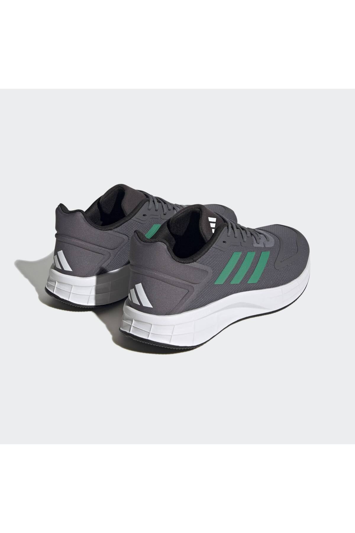 حذاء الجري adidas لون رمادي