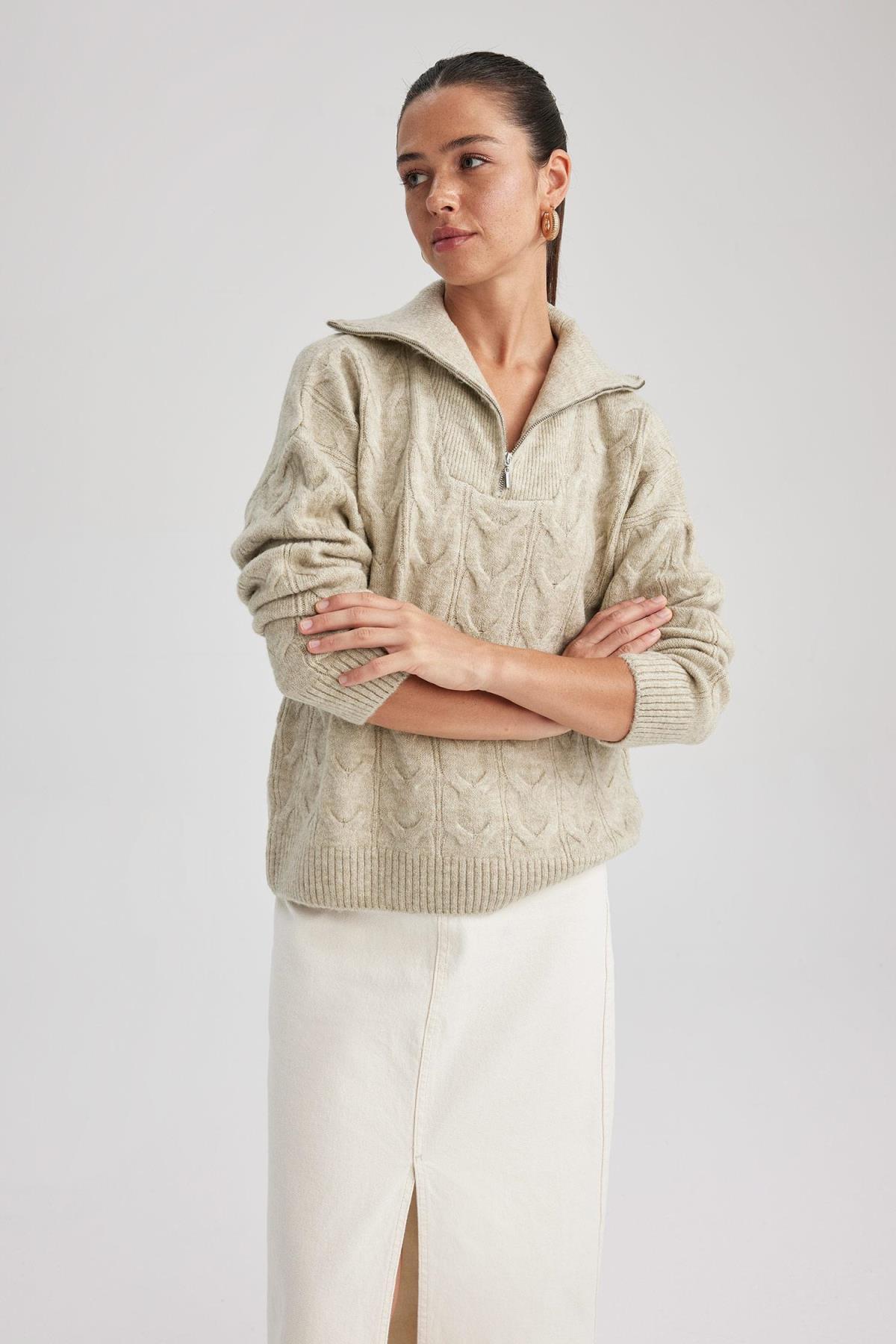 كنزة Defacto لون بيج