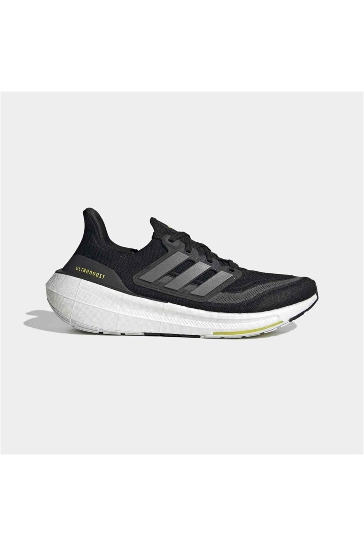 حذاء الجري adidas لون أسود