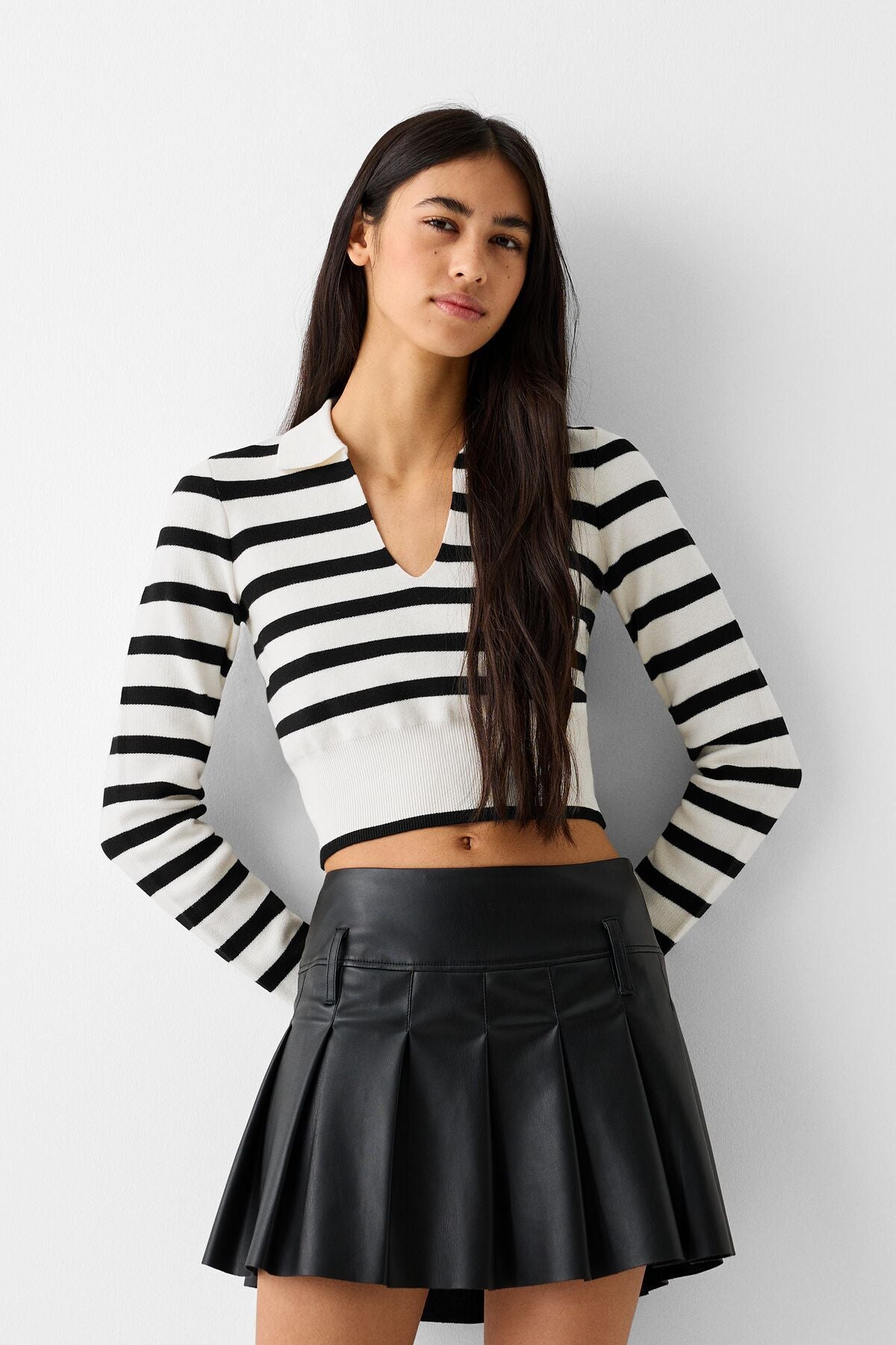 كنزة Bershka لون أسود