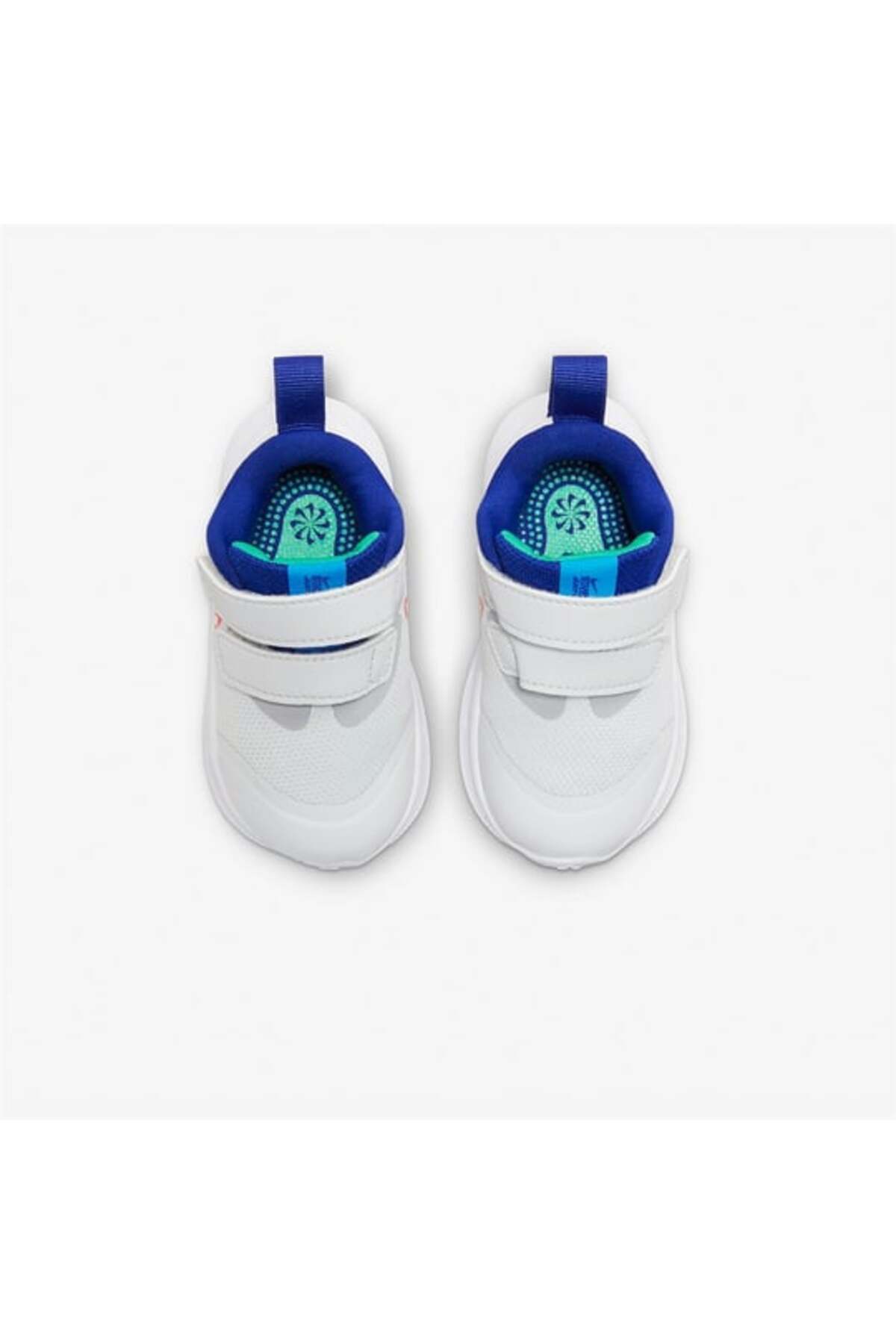 حذاء المشي Nike لون ذهبي