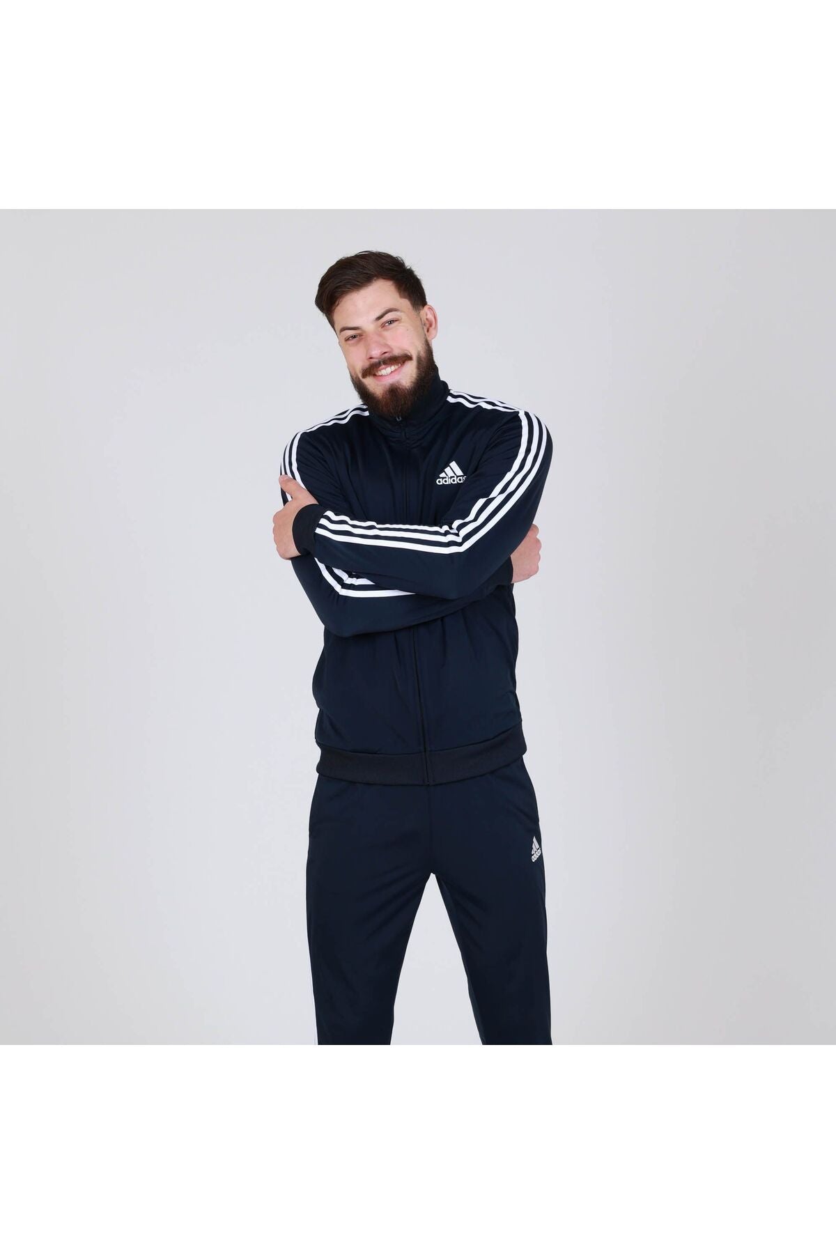 طقم رياضي adidas لون أزرق غامق