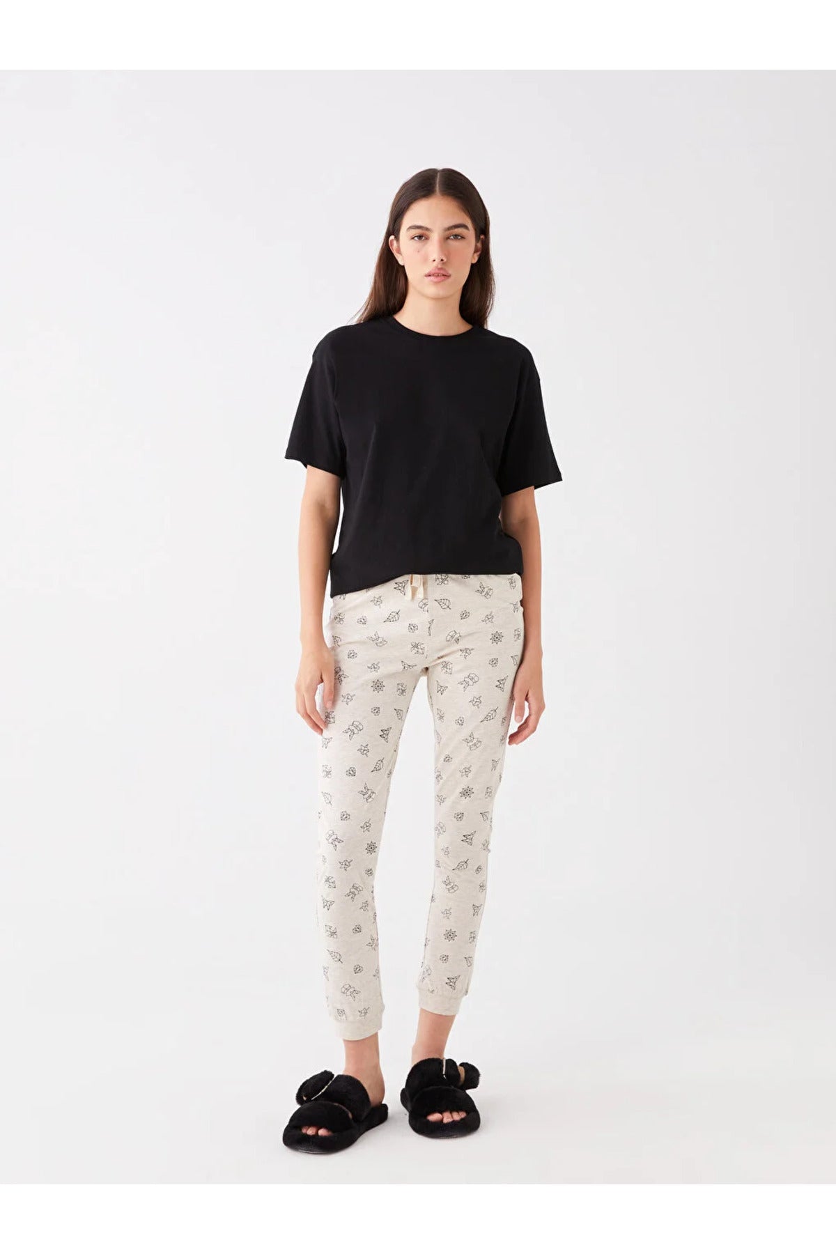 بيجاما ستة LC Waikiki لون بيج