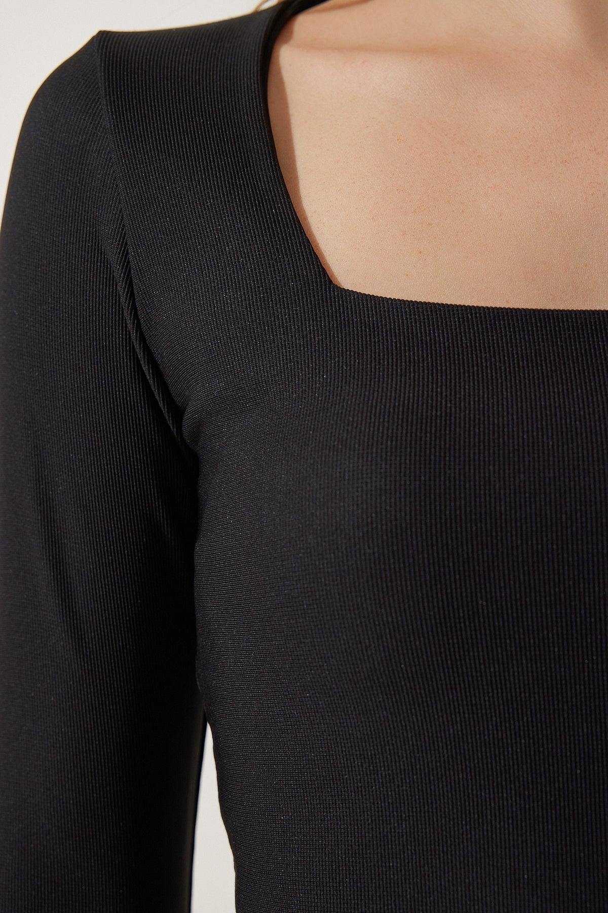 بلوزة Happiness İstanbul لون أسود