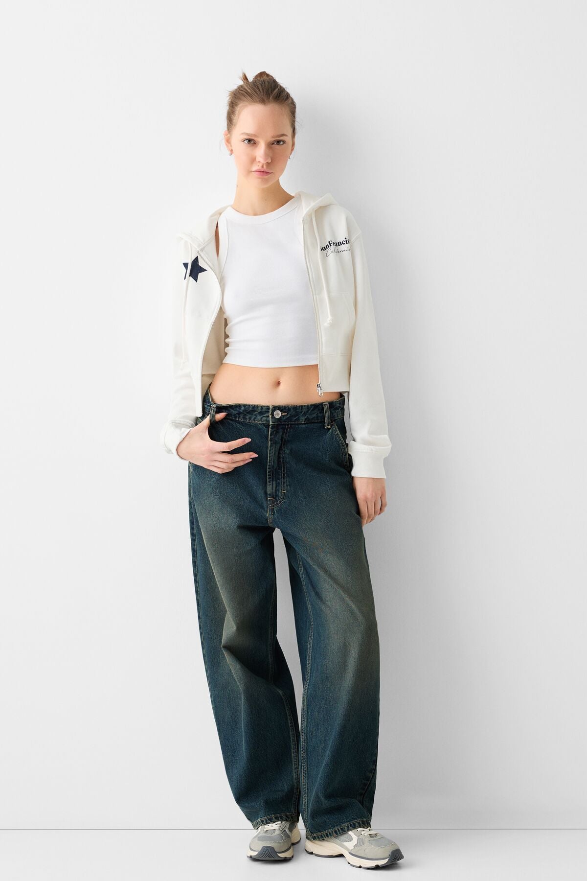 هودي Bershka لون أحمر