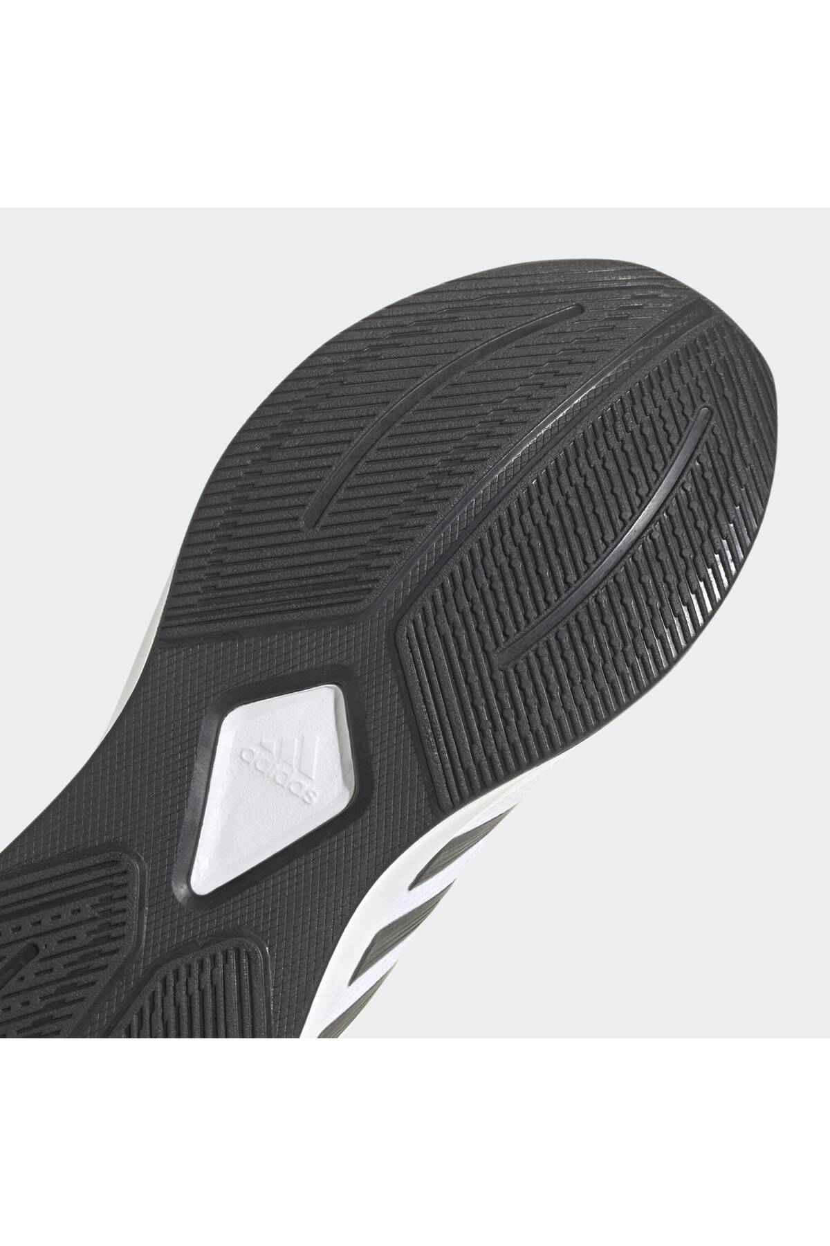 حذاء الجري adidas لون أبيض