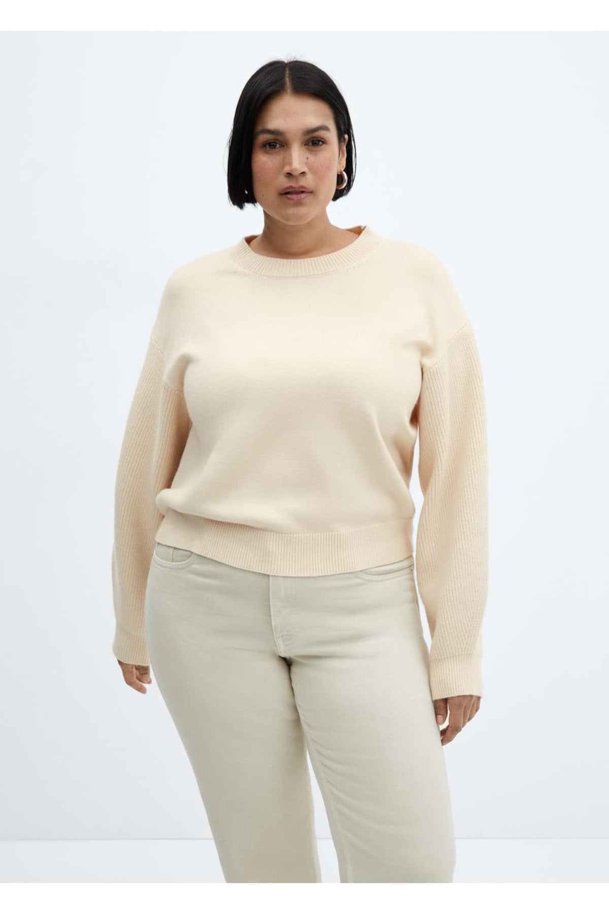 كنزة MANGO لون بيج فاتح