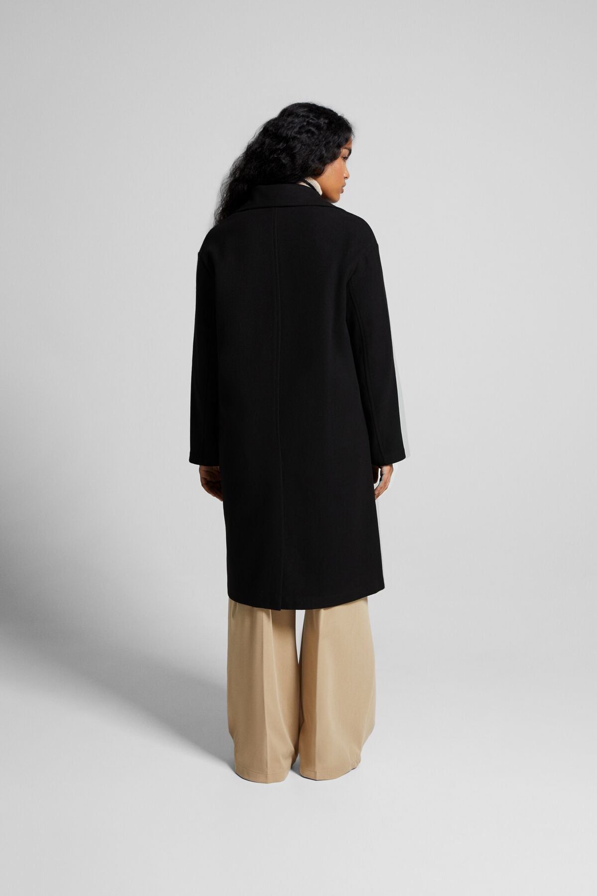 جاكيت Bershka لون أسود