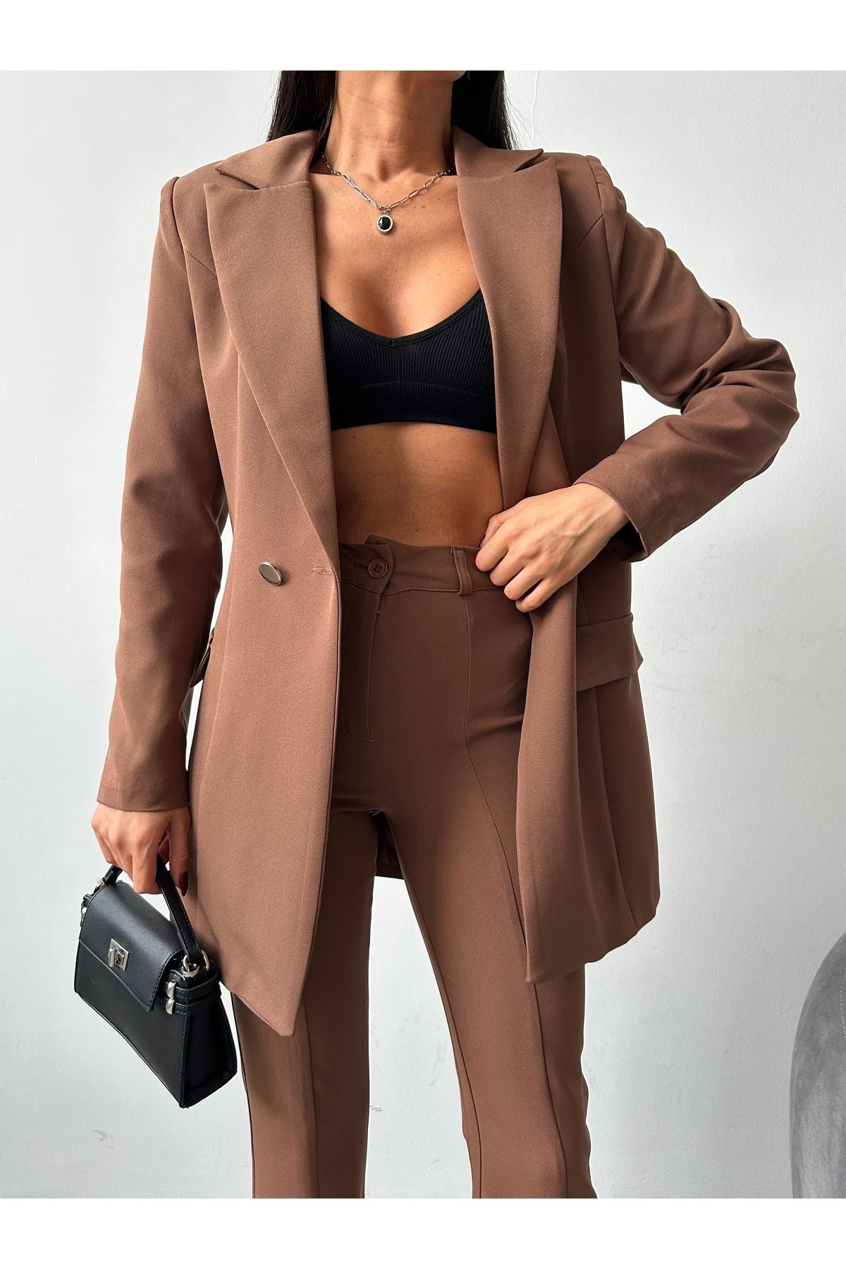 بدلة Female Clothing لون بني
