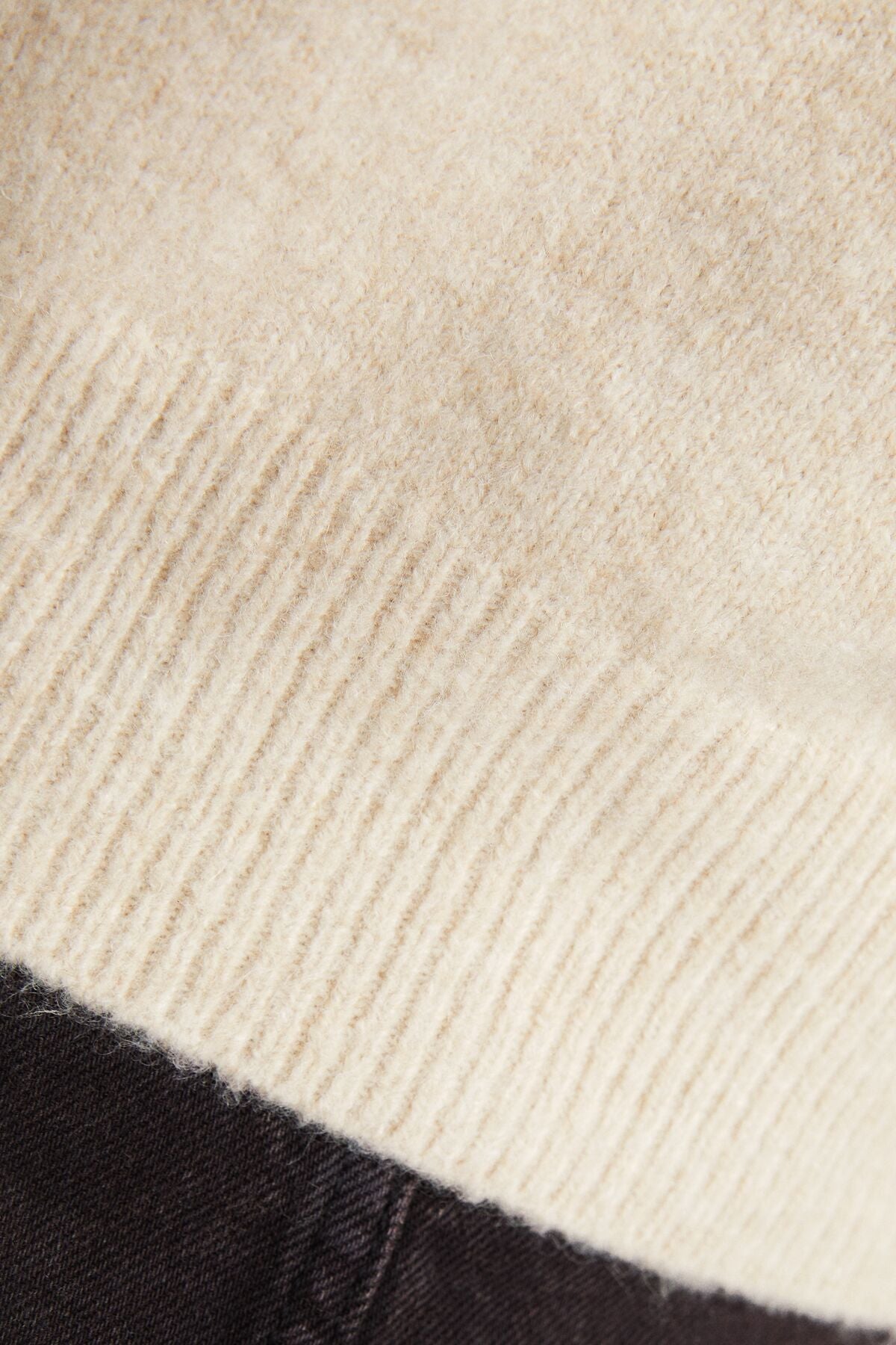 كنزة Bershka لون بيج
