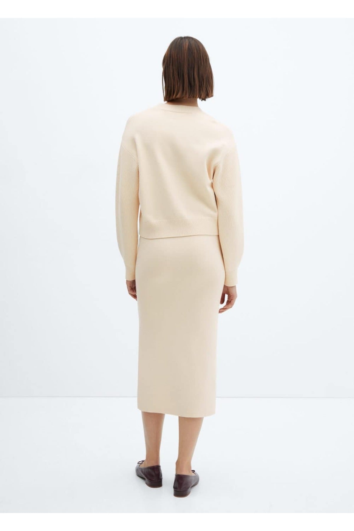 كنزة MANGO لون بيج فاتح