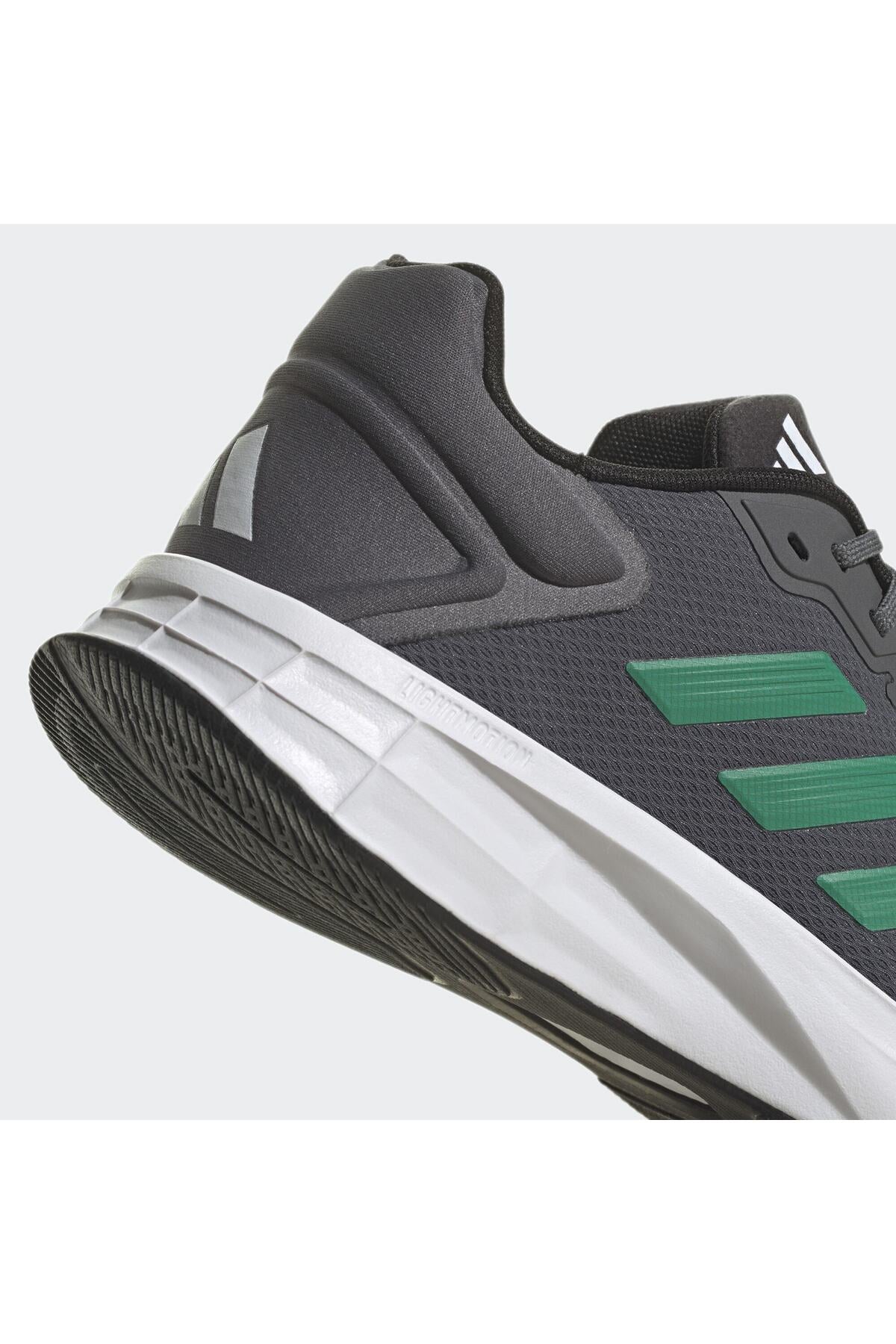 حذاء الجري adidas لون رمادي