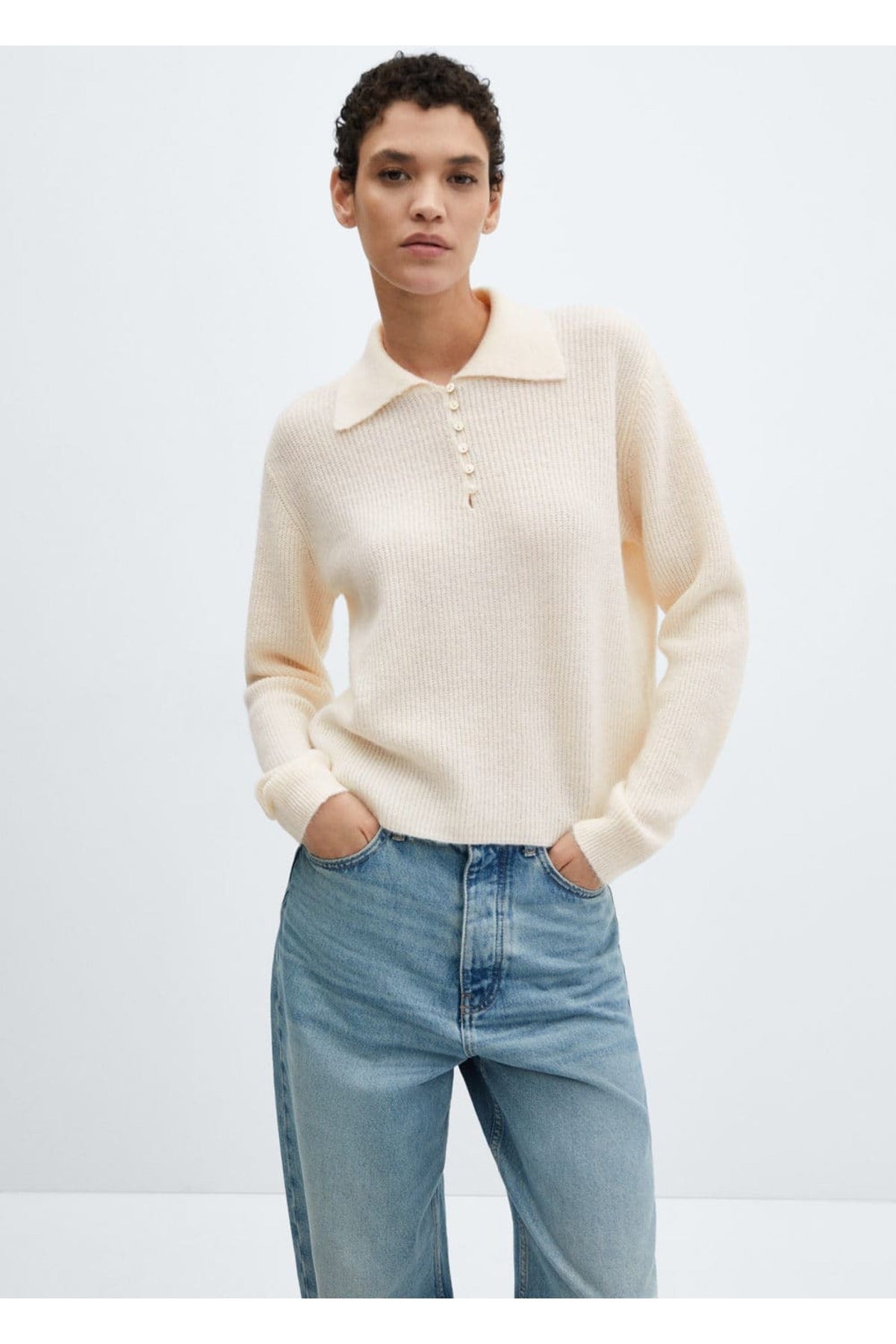 كنزة MANGO لون بيج فاتح